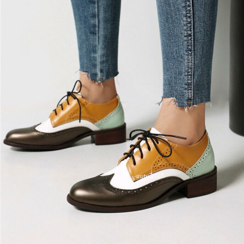 Vintage-Look lace-up color-block wingtip brogue oxford shoes.